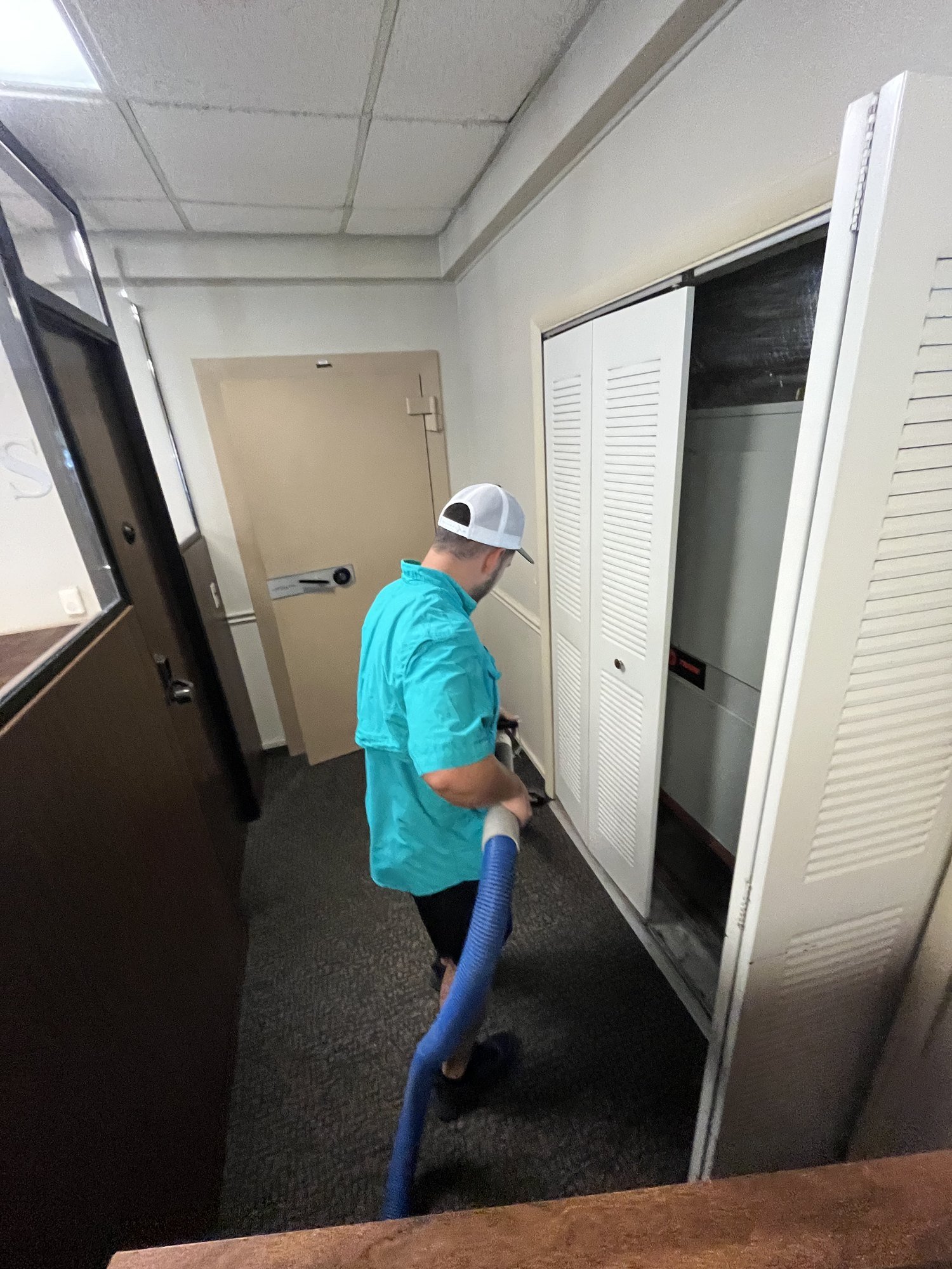 Emerald Coast technician extracting water from carpet in a Santa Rosa Beach property